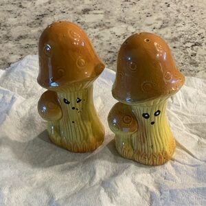 Mushroom Salt and Pepper Shakers